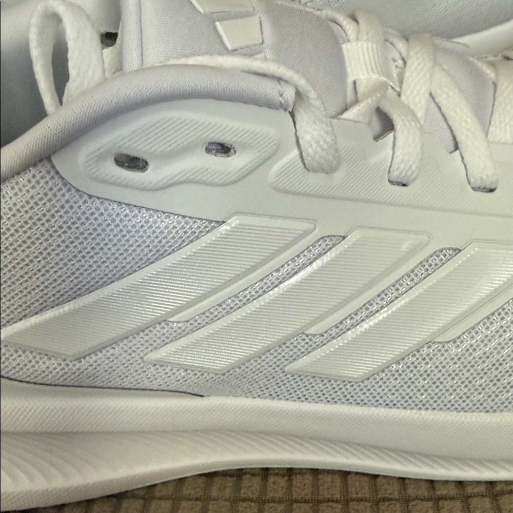 Adidas Women’s size 9-1/2  White Mesh Sneakers New! - Picture 3 of 7